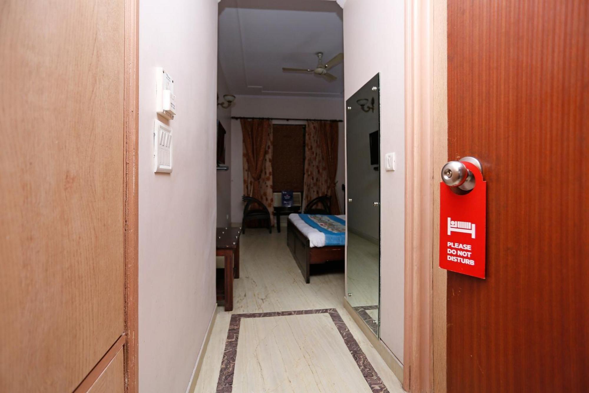 Hotel O Mid Town デリー エクステリア 写真